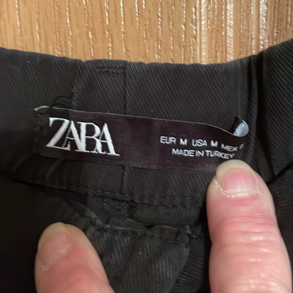 ZARA Black Woman's Shorts with Pockets. Size M - Picture 7 of 7